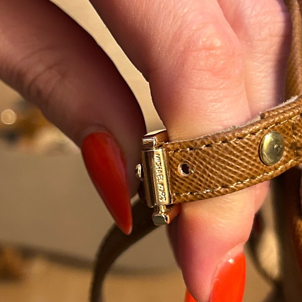 Michael Kors Women’s Gold and Brown Thong Buckle Sandals 7 - Picture 6 of 7